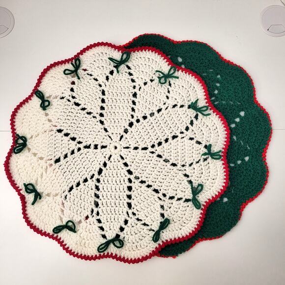 Vintage Christmas Crochet Doily Set Red Green White Round Scallop 16" Pair Table - Picture 1 of 9